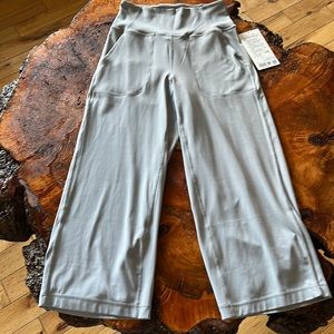 NWT Lululemon’s Align wide leg crop 23” 6